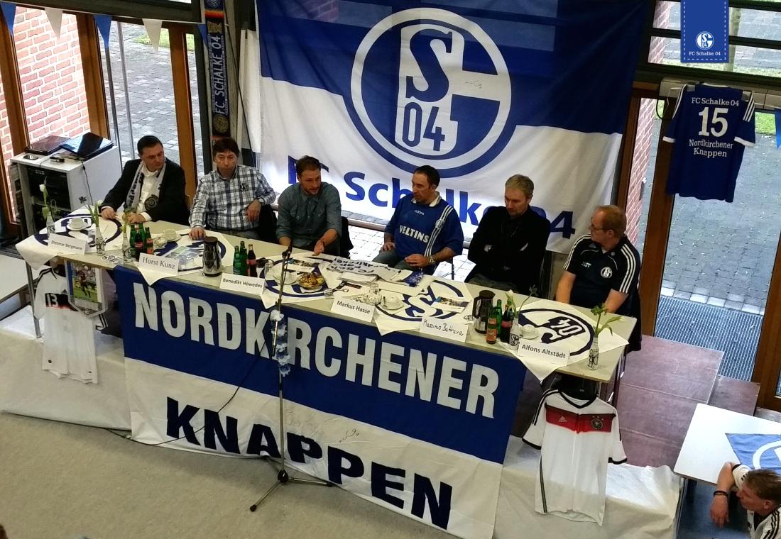 s04_en's tweet photo. Massimo #Battara and @BeneHoewedes are answering #Schalke fans' questions in Nordkirchen. #s04 #playervisits http://t.co/rWxnXX1i1I