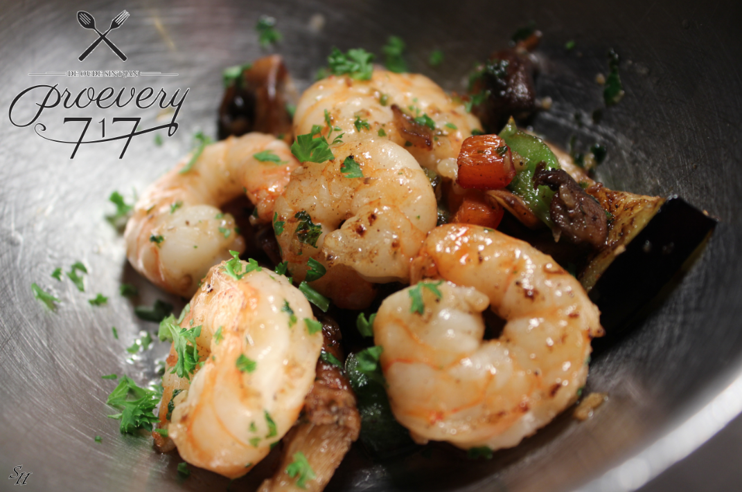 Probeer ook eens onze Gamba's; gebakken met pepertjes, knoflook, citroen en peterselie! #Uiteten #Nieuwegein #Utrecht