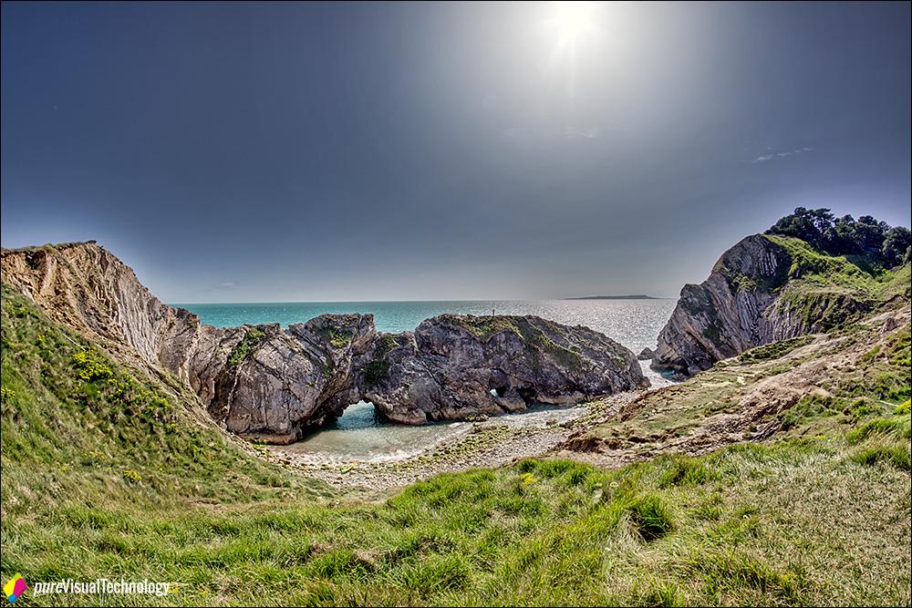 pureVT's tweet photo. #lulworthcove #sea #rock #sun http://t.co/m2QuEH7y3T