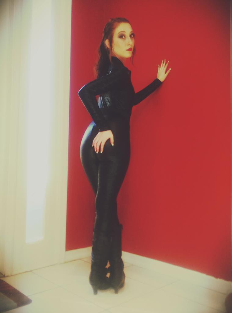 3 pic. Black Widow @bellaroxxxstar @miamonroe1990 @Charlie_Ann_89 @pristineedgexxx @TTPHB @LAddamsFansXXX http://t.co/5BG9h7m069