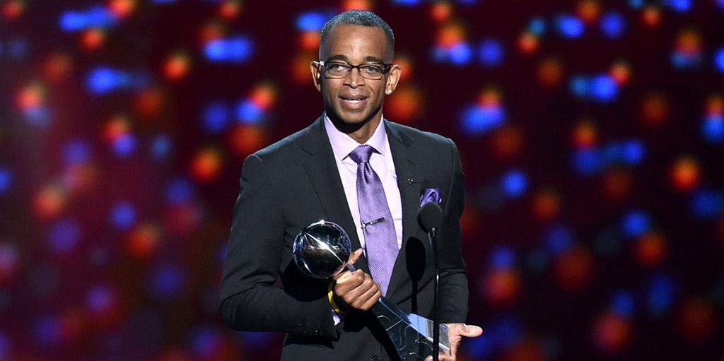 nflnetwork's tweet photo. Deeply saddened to hear of the passing of friend &amp; colleague Stuart Scott. We will miss him greatly. #RIPStuartScott http://t.co/KzWrBGuDmV