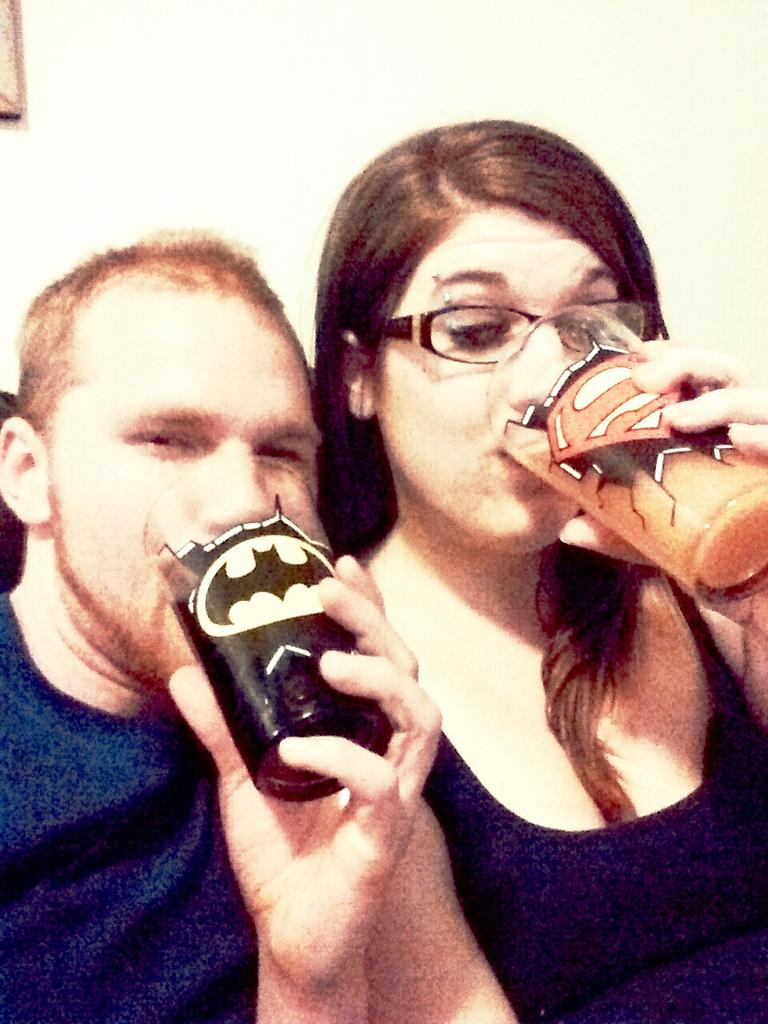 Stonerkitty91's tweet photo. #batman #superman #drinks http://t.co/tVyHvR3cIN