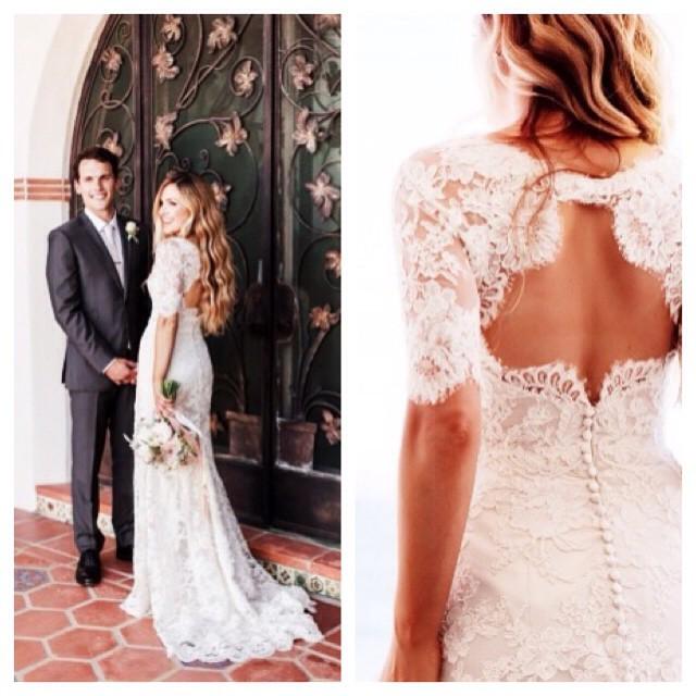 A gorgeous couple, stunning #weddingdress &amp; #Malibu 📷 by <a href="/longhaulphoto/">thelonghaulphoto.com</a> 👰 by @jim_hjelm ... ift.tt/17b7sA8