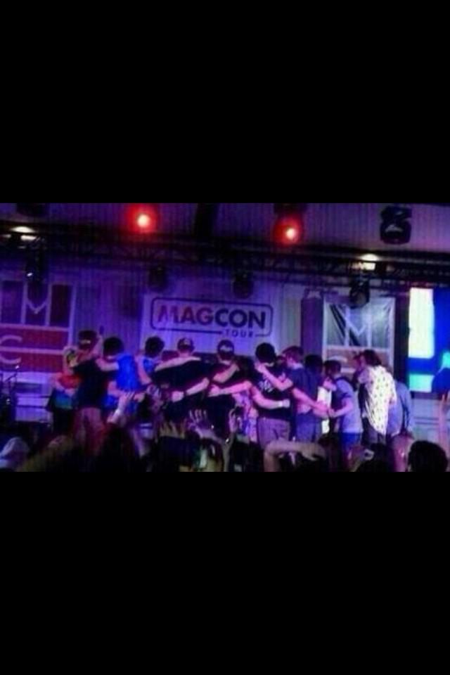 dementormendes's tweet photo. RT if you're part of the Magcon Family. I miss them all being together #magconfandomslays #RT http://t.co/iZedZ0SvGe