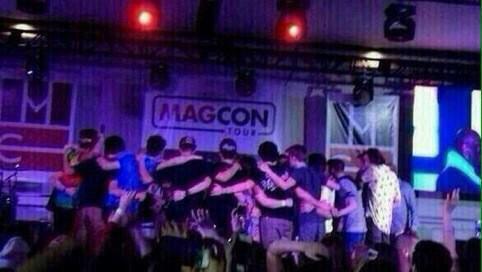 believingcaniff's tweet photo. RT if you were fooled like me with this last ever group hug! ๐ข #magconfandomslays http://t.co/zOwyRmX2kJ