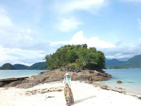 can9eL's tweet photo. @infoSumbar Pulau Pamutusan, berhubung air surut jd pulauny g putus 😄😄😄 #ExploreSumbar http://t.co/GaR0u6WZJB