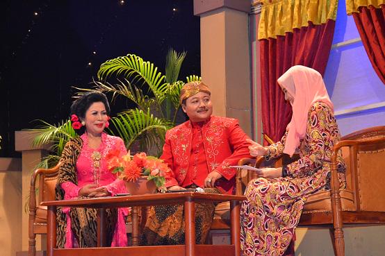 Glowfis's tweet photo. GLOWFIS peduli budaya negeri di acara Keroncong Romantis TVRI Semarang 29-12-2014 http://t.co/yWHRieGXPb