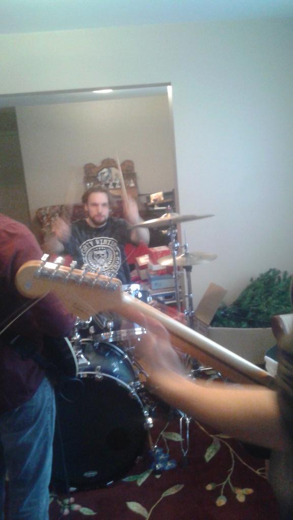 MisfortunateSon's tweet photo. Hey look we are jamming finally. Featuring jeremy, ex drummer of FROM HELL. http://t.co/EjPc49oN7N