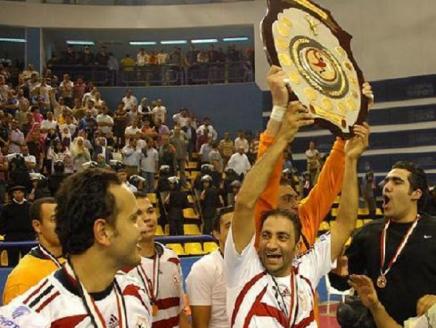 تتويج أبطال أفريقيا لكرة اليد 2011 للمرة السابعة بعد الفوز على النجم الساحلى التونسى👊
#Zamalek104 
<a href="/ZSCOfficial/">Zamalek SC</a>