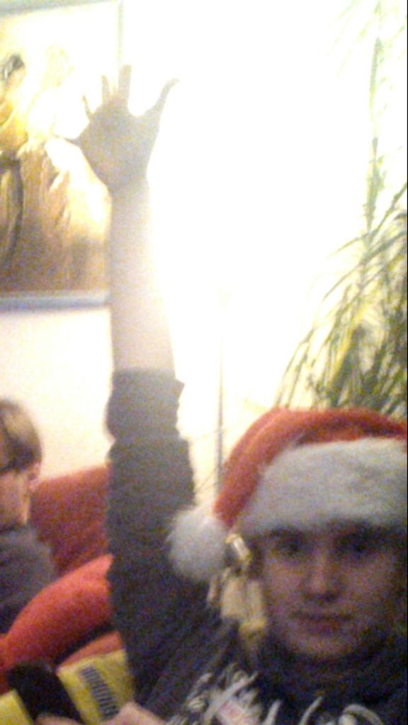 lisaborger_'s tweet photo. RT @benteeee_ "Raise your hand if you didn't get enough sleep last night" (@liekedw) http://t.co/ctJYKEqfhl