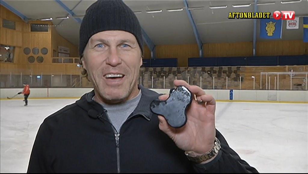 hockeystudion's tweet photo. Vad säger ni om den nya teknikpucken @aslin89 @figge_22 @KHuselius och @fbremberg? http://t.co/2fDT90i7Ze http://t.co/oFWL7pfpOw