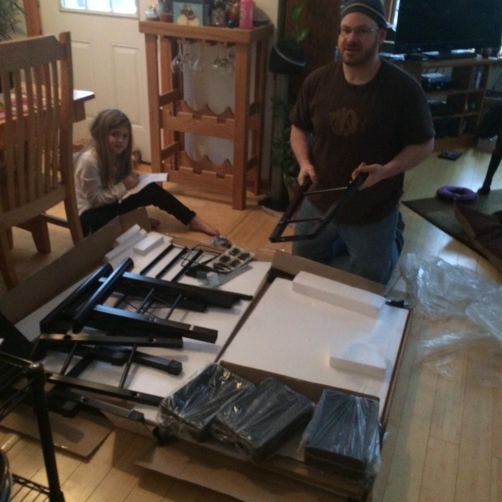 Razorrea's tweet image. Any man who builds your daughter a desk. Is the man you love for eternity! ❤️#mikeisthebest