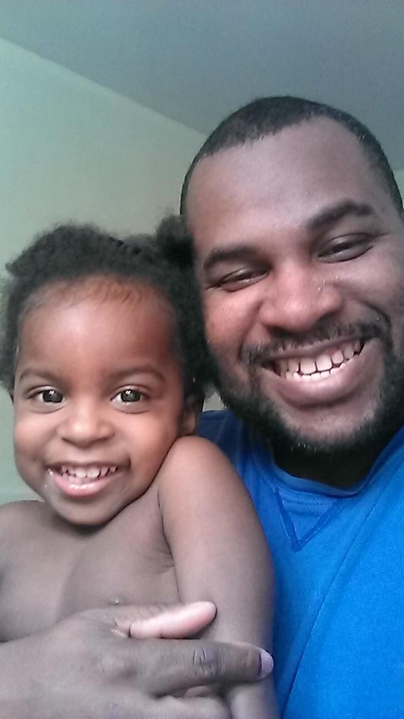 AminThrasher's tweet photo. Me and my baby takin selfies http://t.co/mAHbB1elKA