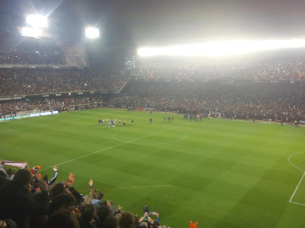Rugogar8's tweet photo. orgullos del @valenciacf enormes!!!! @PaquitoOoo1 @belenguer6 http://t.co/1zStDBwnqj