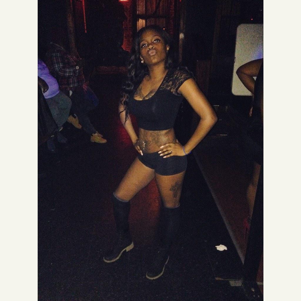 _KrissyKaye's tweet photo. I always show out .. ⚫️ #cap http://t.co/zy8b3E5Uls