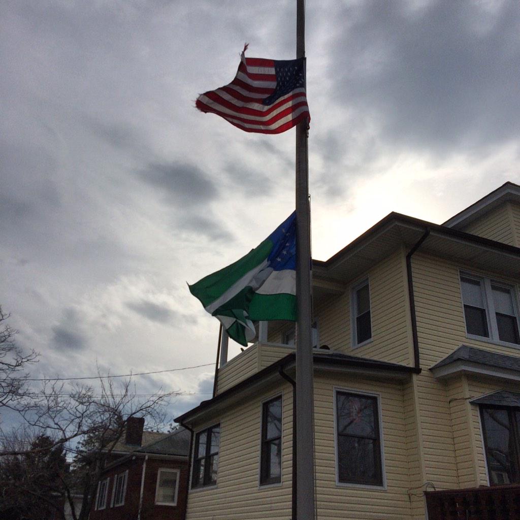 My next door neighbors flagpole today.
#respect #BlueLivesMatter