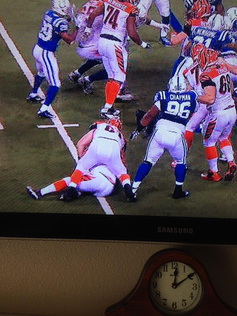 ImJoshuaOwen's tweet image. Great blocking by the @Bengals today. They're not missing anyone! #PancakeBlock 👏👏