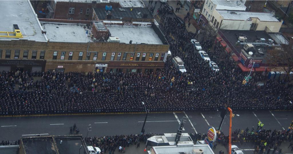 NYPD104Pct's tweet photo. "@cbcsteve: Amazing photo from @NYPD68Pct shows crowd at funeral for fallen officer http://t.co/lV519IKVBa"