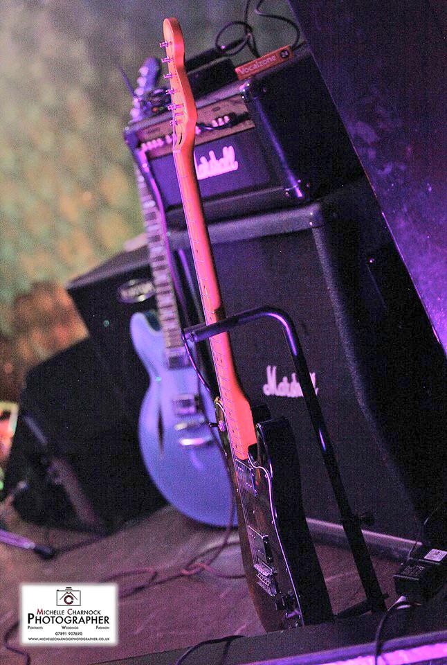 Pete_AJ_Owen's tweet photo. My gig rig!! @Fender @MarshallAmpsUK &amp; all important @VocalzoneHQ sat on top of the stack! #triedandtestedsetup http://t.co/Gt5crBHV2V