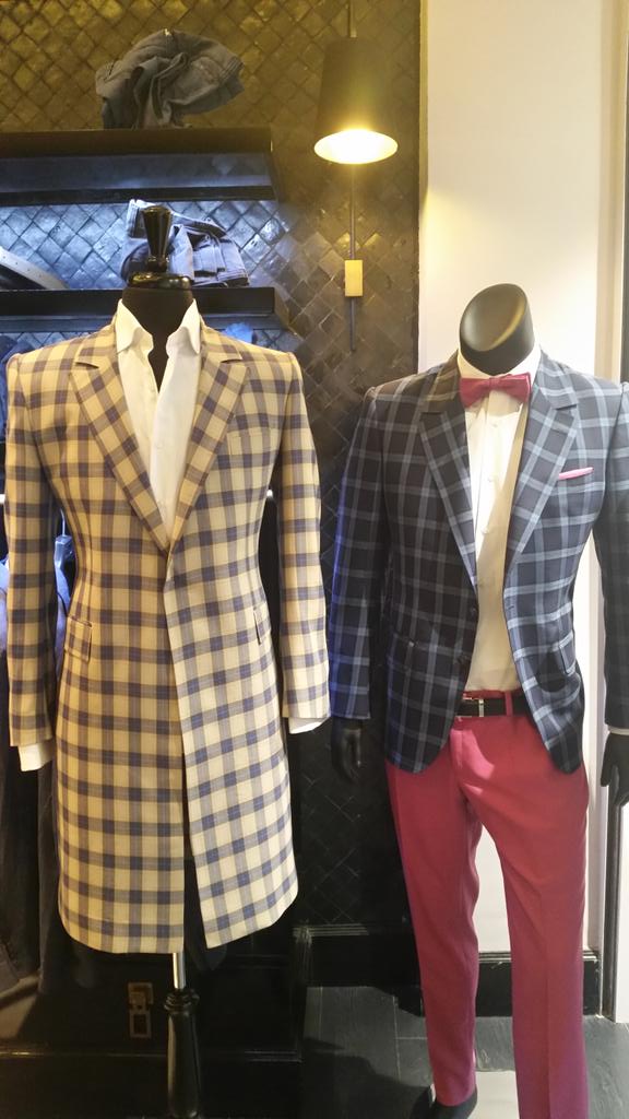 SidiChakir's tweet photo. Manteau de AKon http://t.co/As1Z96nstT
