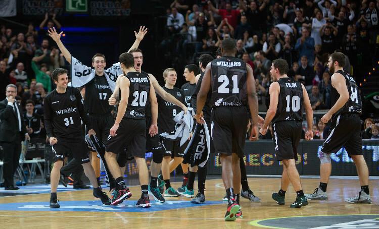 Alexmumbru15's tweet photo. EQUIPO!! #increiblemiribillaotravezmas http://t.co/kGAA92D9me