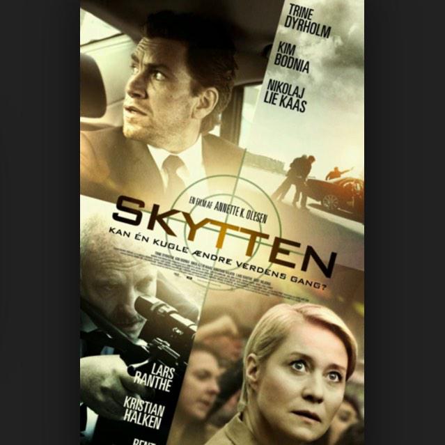PippiBou's tweet photo. Film tid foran fjernsynet sammen med @HelleRapMadsen 📺 #Skytten #Film #TV2 http://t.co/Joe9RCJoZs