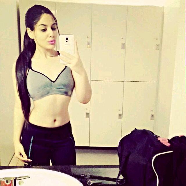 Renisha_7's tweet photo. #bestfeeling #gym #fitnessjourneygoingstrong #farfromwhereioncewas #pronutrition http://t.co/u0wzeWBDkJ