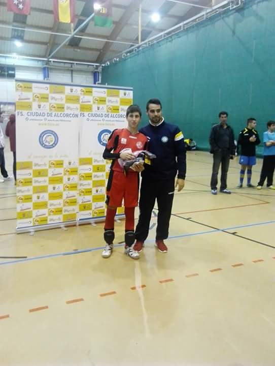 oscardelafaya's tweet photo. Mejor portero del torneo Alcorcon , gracias al regalazo de @SoloporteroSala http://t.co/W7VZ5nO4IG