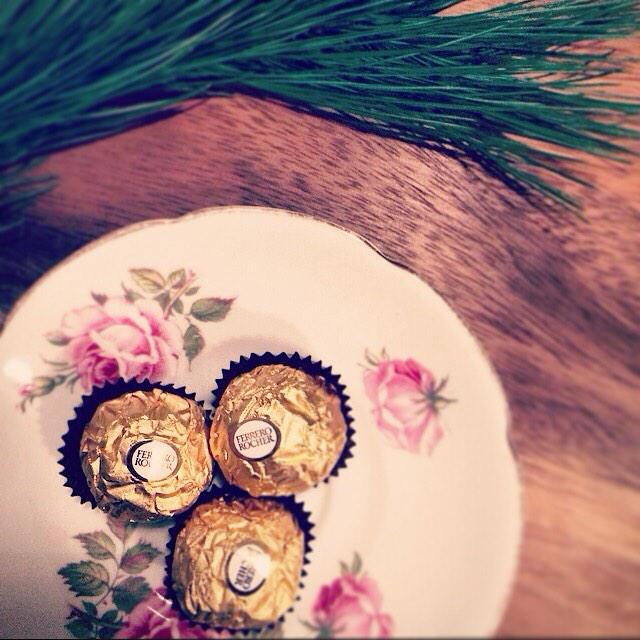 FerreroRocherCA's tweet photo. Retreat inside and enjoy a delectable #FerreroMoment. #FerreroRocher #TreatYourself #StayWarm http://t.co/zoQIHtHbcA