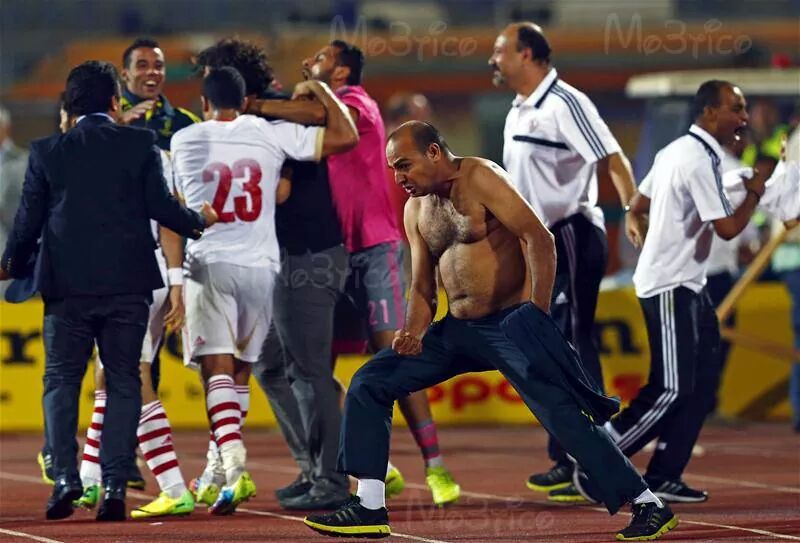 #Zamalek104 فرحة عبد الله الصاوي احد العاملين بنادي الزمالك  بعد هدف حازم امام في نهائي كاس مصر
