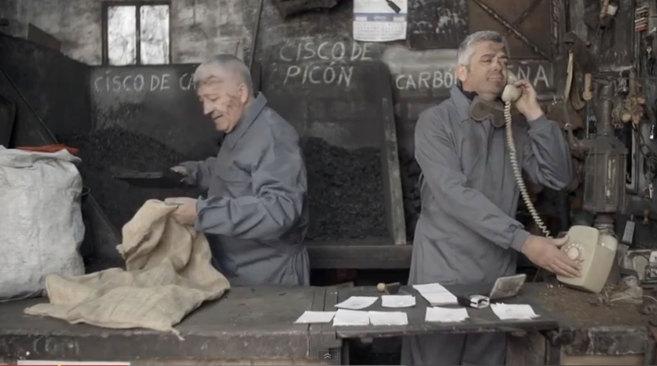 europapress's tweet photo. Con una parodia en forma de vídeo pide disculpas Canal sur a sus espectadores http://t.co/qNhuWD4KXv http://t.co/yKCB21EbzR