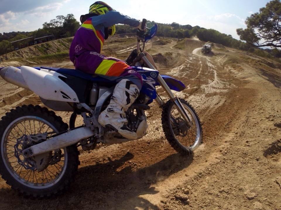 LorenaGaral's tweet photo. Empezando el año en mi pista favorita!! @GoProMXOficial shot @remymetailler @TroyLeeDesigns #motocross #motochick #mx http://t.co/Y1qpaBhI74