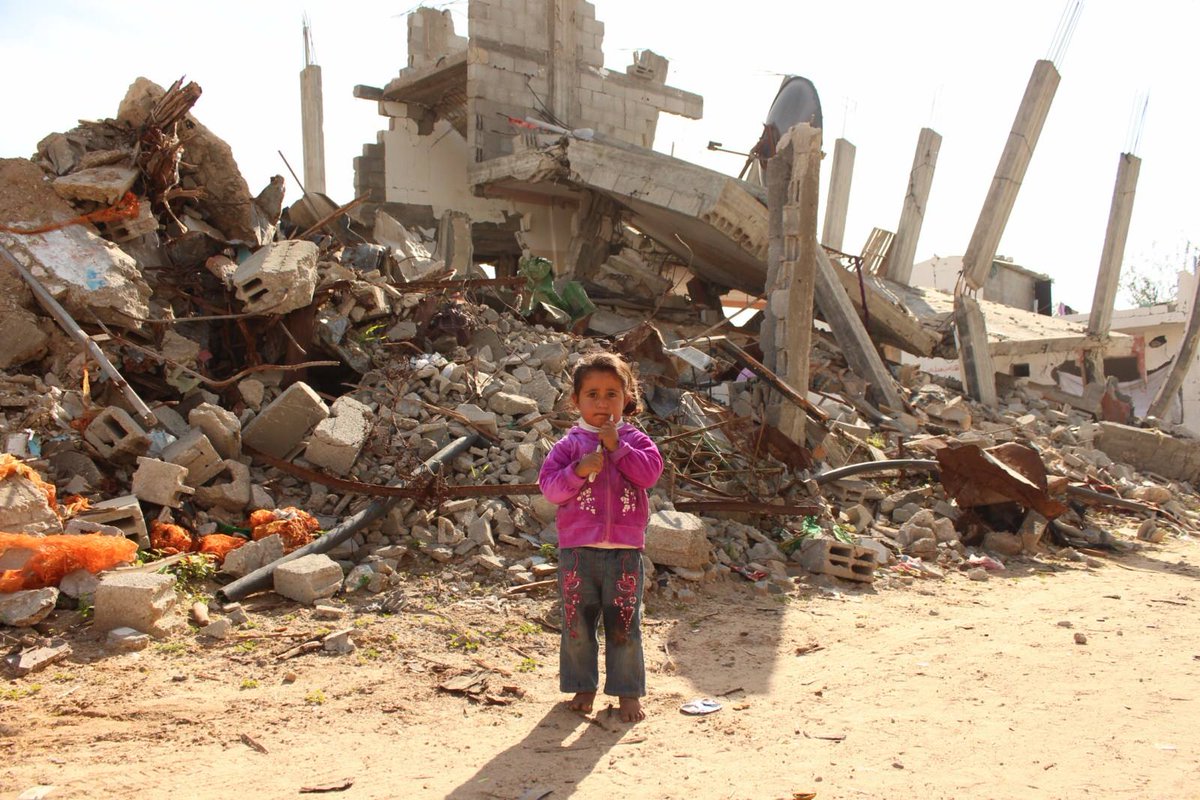 CBSP_FRANCE's tweet photo. #Gaza : Après avoir vécu tant d'horreurs, les enfants continuent de souffrir... Ne les oublions pas. Aidons-les ! http://t.co/9wreJvuuRj