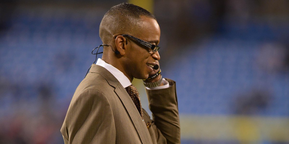 PlayersTribune's tweet photo. "Stuart Scott was an inspiration for everyone, fans and athletes alike. He will be deeply missed." - Derek Jeter http://t.co/2nn2NS1Tw5