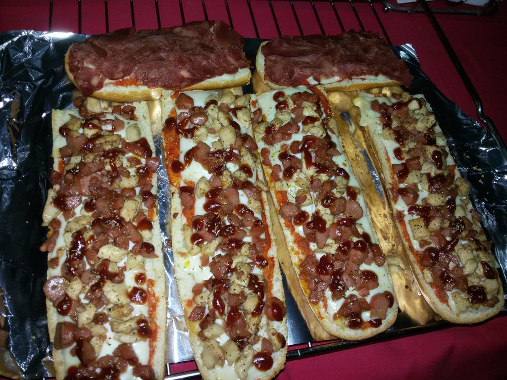 alfonsomeyi's tweet photo. Buena comiloma casera @AntoniaMari_94 muy ricos jaja http://t.co/4JU5pQ4rU6