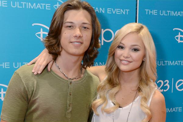 justjaredjr's tweet photo. Our fave on screen couple got together for a hike #wemissjackandkim @olivia_holt @iamLeoHoward http://t.co/JpIg6D8XVX http://t.co/0ZHn9Exj6n