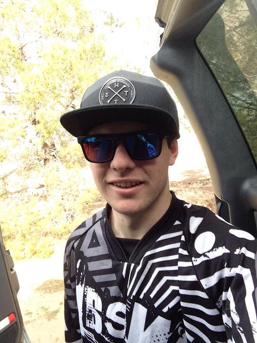 First 2015 selfie? http://t.co/b6fnOc9bJz<a href="/tag/love"class="tags"><span>#love</span></a><a href="/tag/friends"class="tags"><span>#friends</span></a><a href="/tag/family"class="tags"><span>#family</span></a>