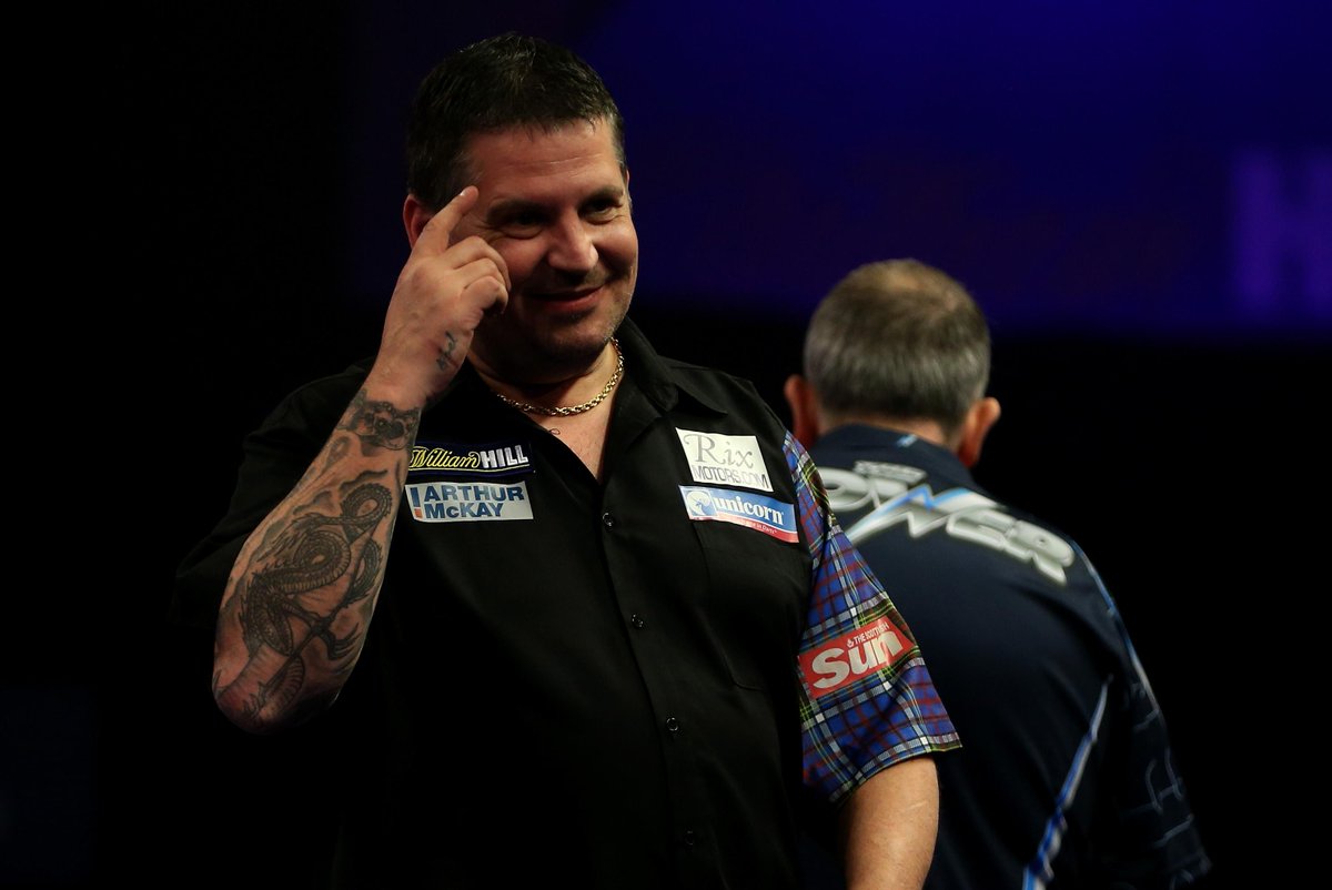 Gary Anderson beats Phil Taylor to win the PDC World Darts final bbc.in/1AolCaP #bbcdarts