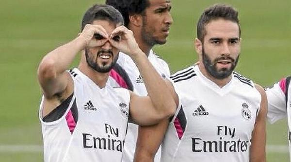 JohnNieve's tweet photo. -Isco, mira a ver si el Barça esta mas cerca...
-No, todo en orden, sigue igual de lejos. http://t.co/Uw2xgkugQz