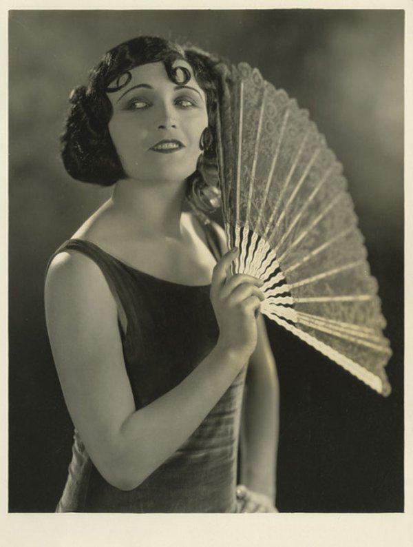 retroclassics1's tweet photo. Happy birthday Pola Negri (1/3/1897 - 8/1/1987) #PolaNegri http://t.co/fQiRUNyBgf