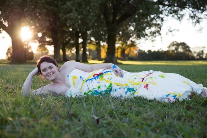 After Being Left At The Altar, Bride Thrashes Wedding Dress With Colorful Paint
somedaily.com/after-being-le…