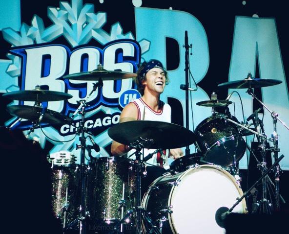 loserollie's tweet photo. *drums emoji* http://t.co/plWp0eewRd