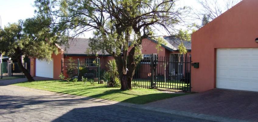 AuctionInc's tweet image. Welcome back &amp;amp; a #Happy2015!!! New Year, new house? #NewYearsResolution #NewYouResolution auctioninc.co.za/forsale/beauti…