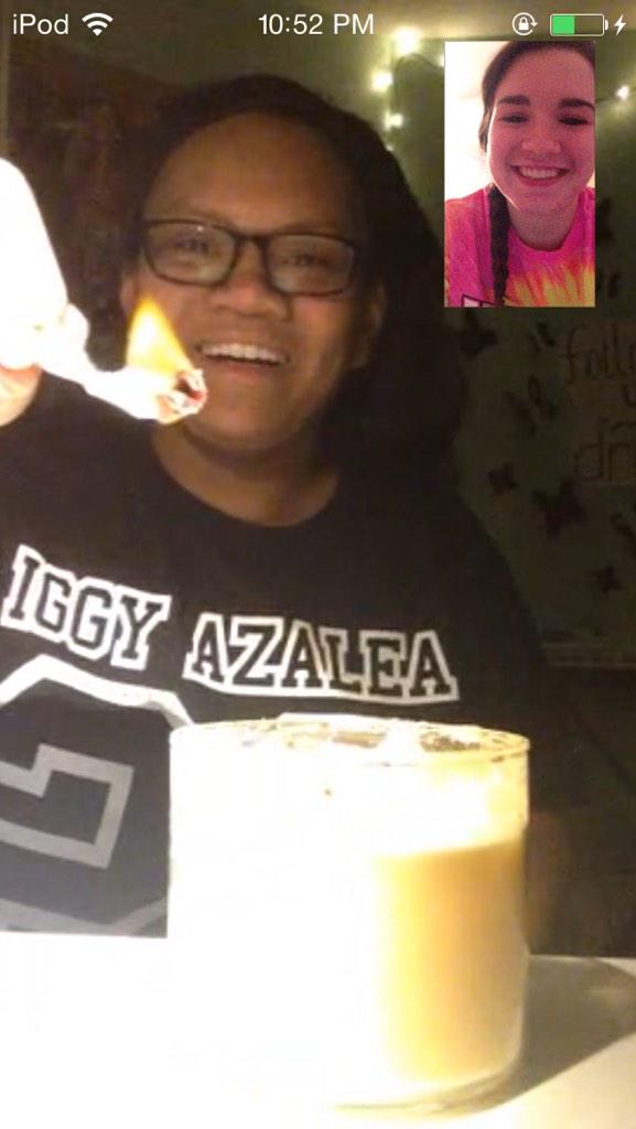 CoraSiebert1's tweet image. When bae says they like girls who smoke #itsnotreal