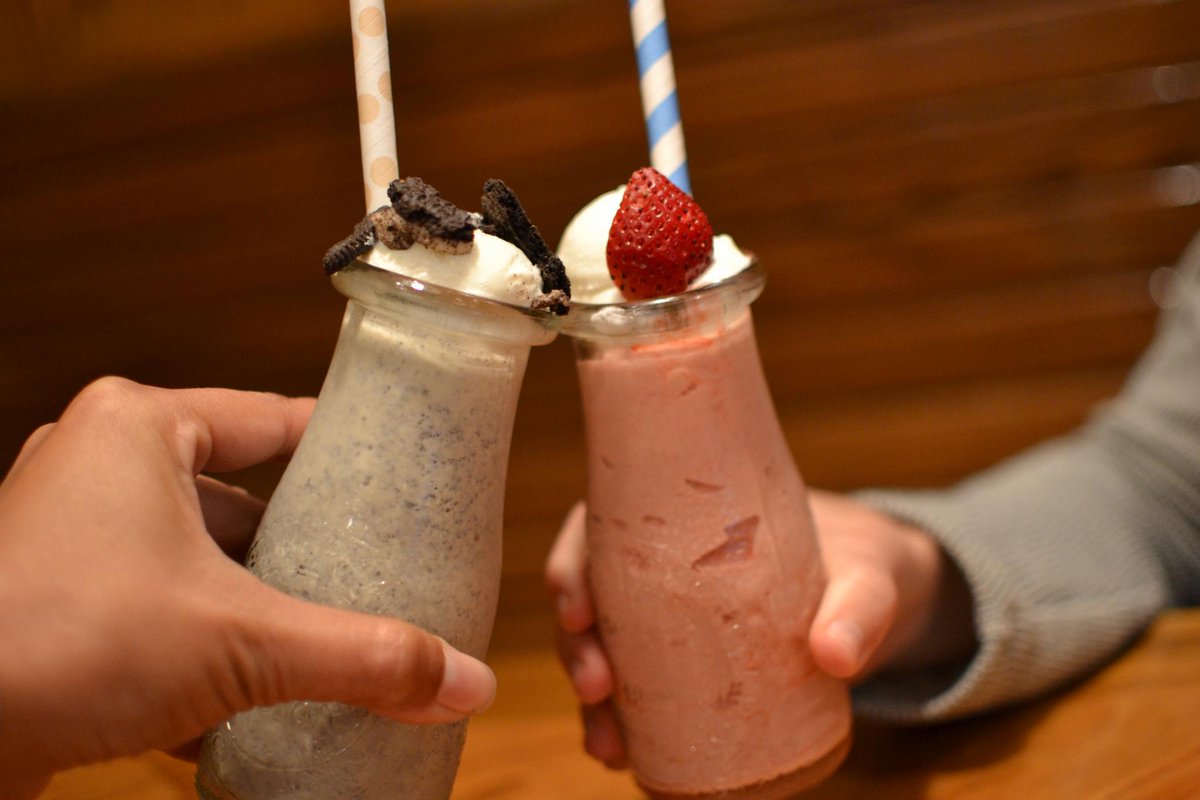 Outback's tweet photo. The perfect size. Cheers! #MiniMilkshakes http://t.co/57yCQzCjQF