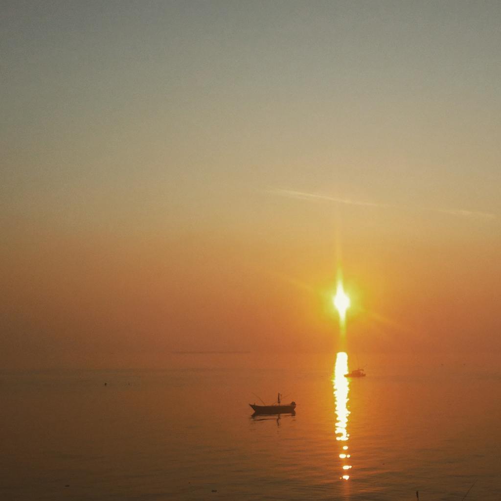 plawebcontent's tweet photo. เช้านี้ที่เกาะล้าน ชลบุรี อากาศดี บรรยากาศสวย #thailandonly #ดินน้ำลมฝน http://t.co/wZCkuGEgSi
