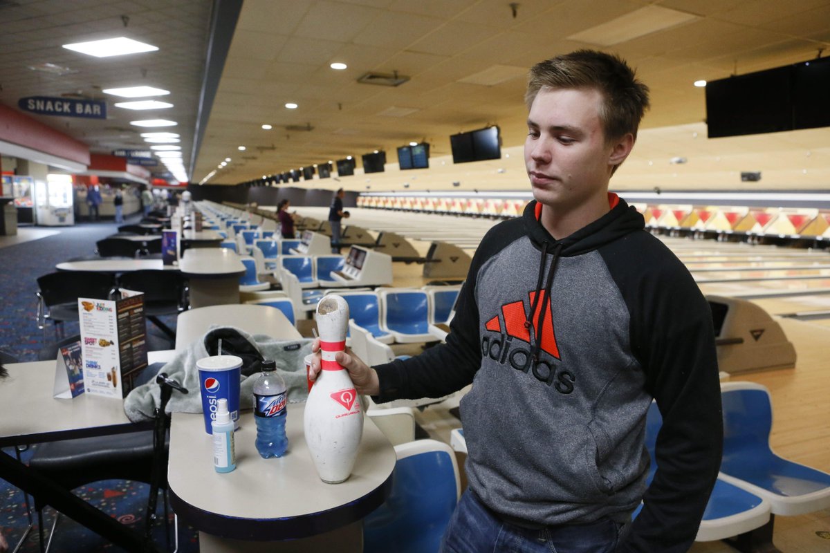 It's the end of an era as Thruway Lanes in Cheektowaga closes its doors after 58 years. buffalonews.com/city-region/ch…