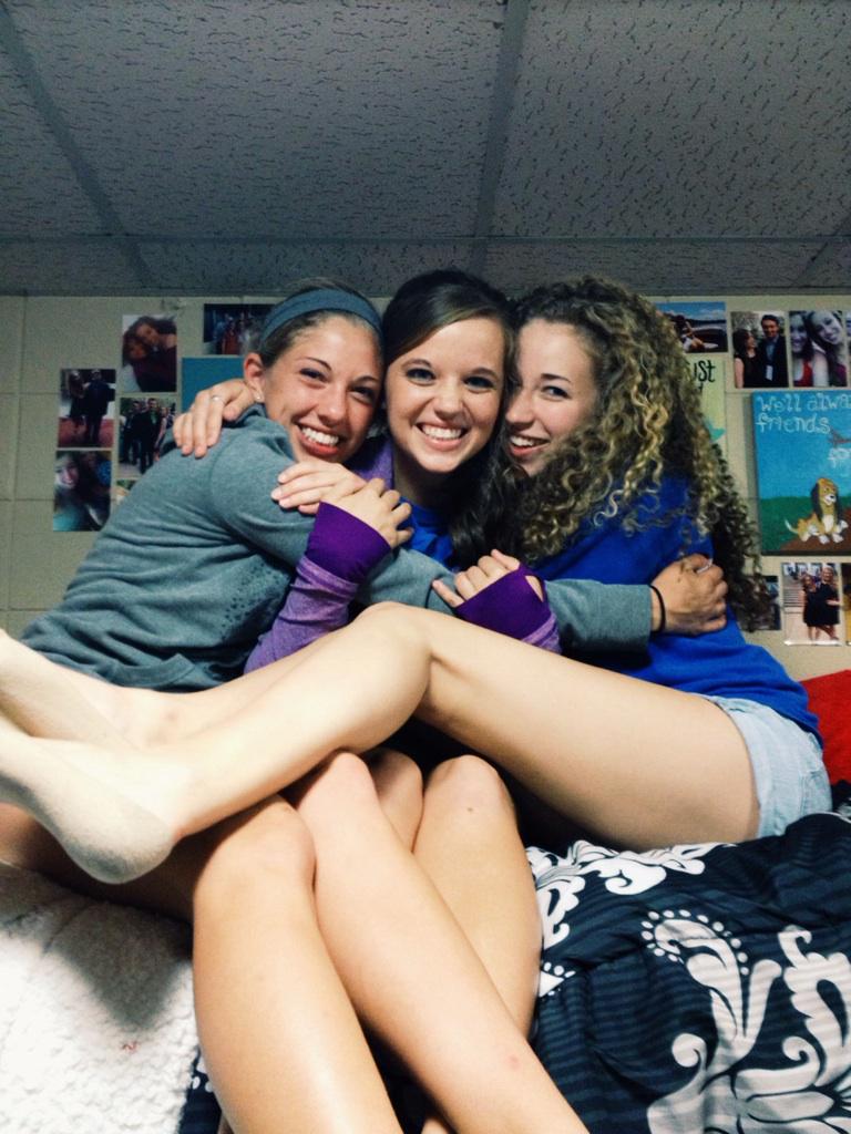 Shelbai_9's tweet photo. Seriously missing these 2 ridiculous amounts.💔 #Countdown1Week http://t.co/GkYb8XF8jj
