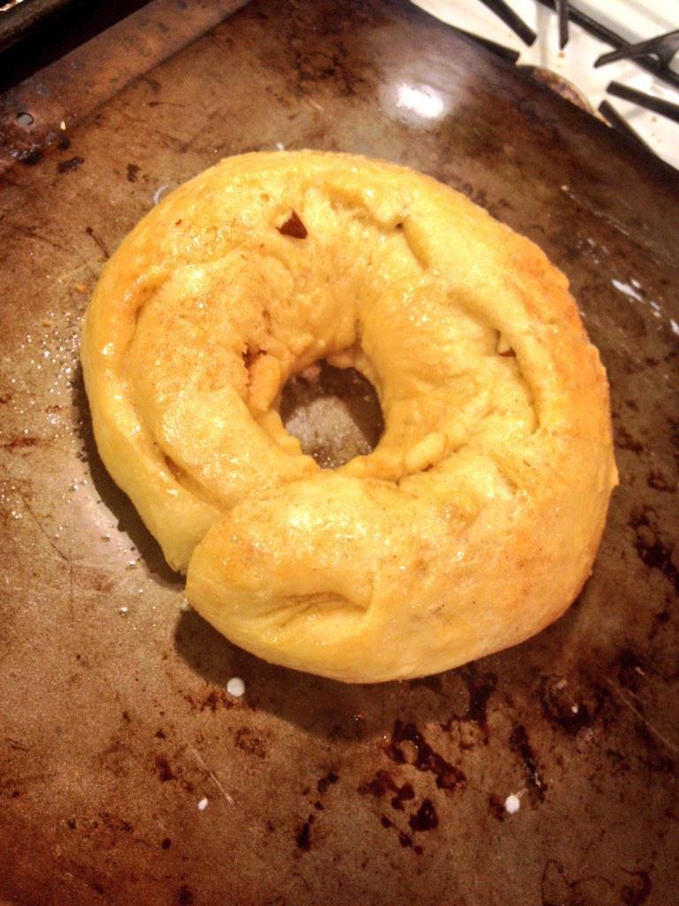 TwistedBow's tweet image. Expectation vs. Reality #bakingstruggles