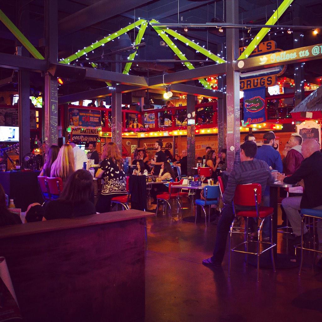tinroofsandiego's tweet image. Book your next party @tinroofsandiego #eventspace #2levels #livemusic